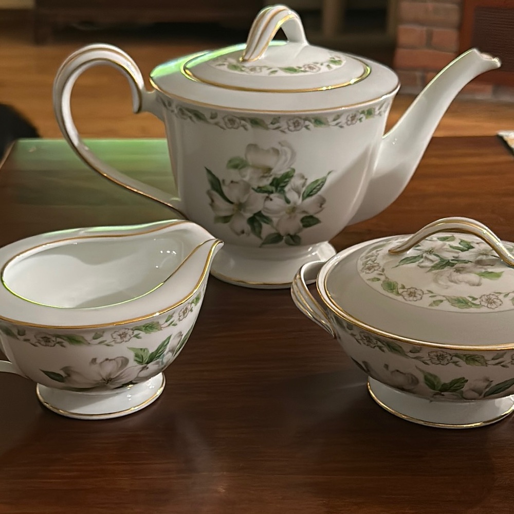 Edgemont teapot with lid and cream and sugar bowl by Noritake